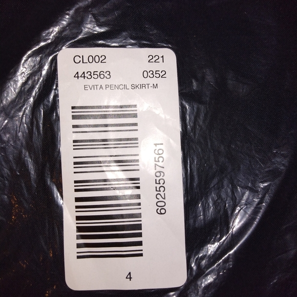 NWT Ann Taylor Seamed Pencil Skirt In Bi-Stretch size 4 - Picture 3 of 6